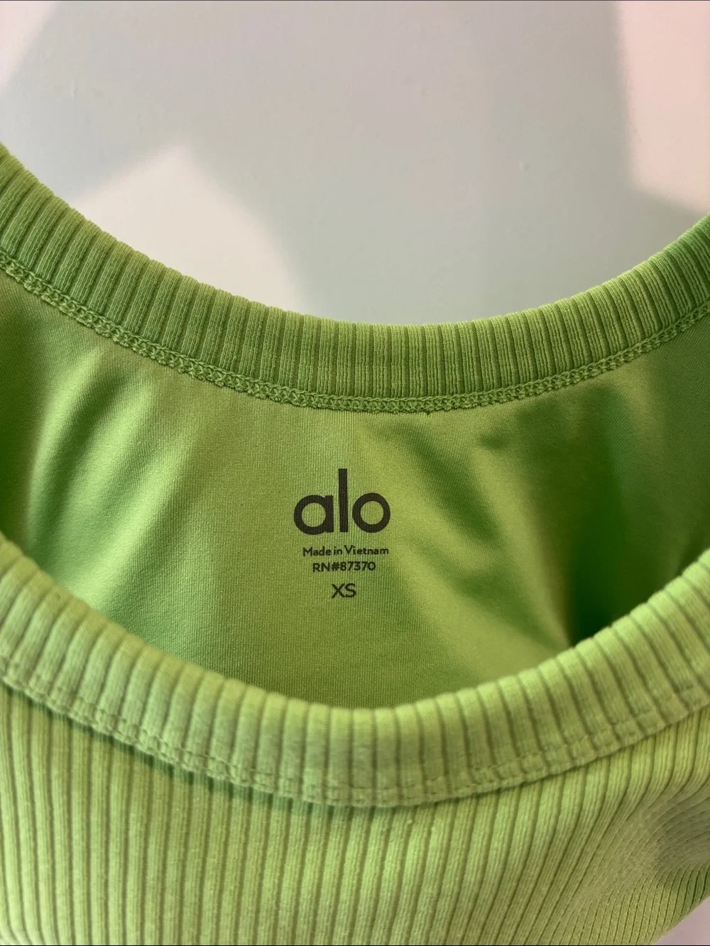 ALO Yoga Wellness Ribbed Sports Bra – Green – XS